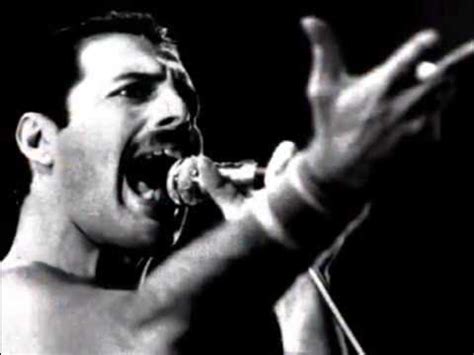 Freddie Mercury: Unleashing the Power of his Voice to Counter the Family Curse